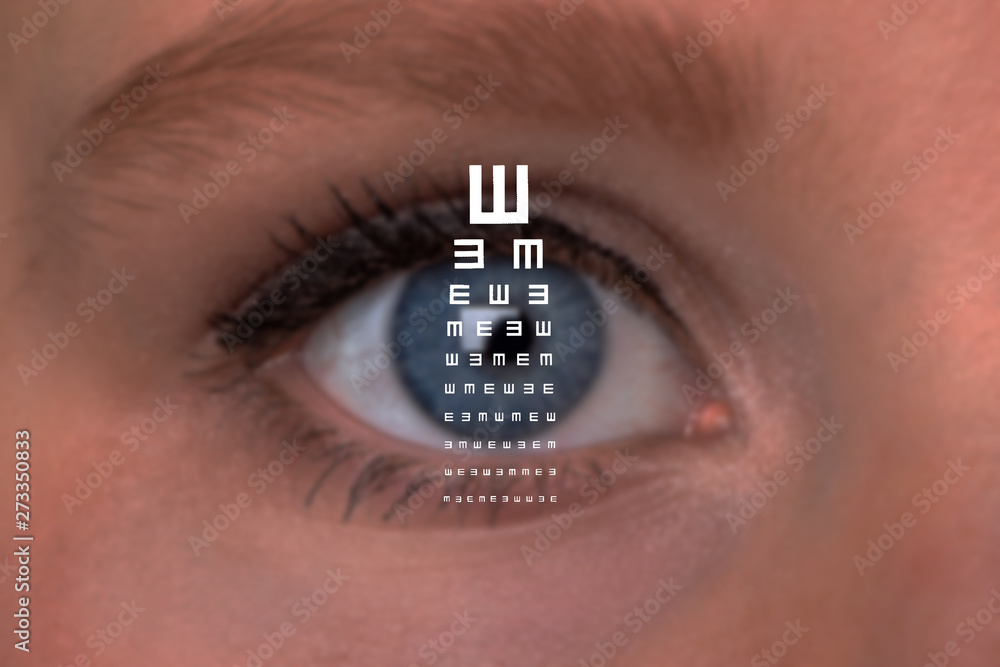 Illustration von Auge bei Sehtest mit SnellenHaken, mit blauem Auge einer Frau. Bestimmung des