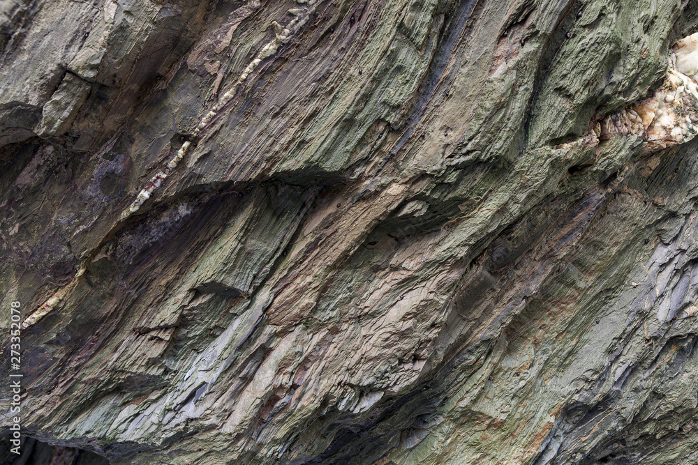 Textura da superfície da rocha natural, onde se podem ver as camadas de rocha e os cristais formados ao longo do tempo. Pode ser usada como fundo. Textura da superfície da rocha natural, onde se podem ver as camadas de rocha e os cristais formados ao longo do tempo. Pode ser usada como fundo.