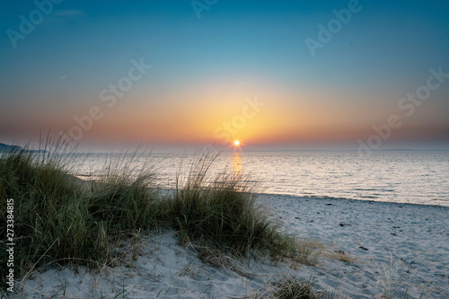 Fototapeta Naklejka Na Ścianę i Meble -  Sonnenuntergang am Ostseestrand