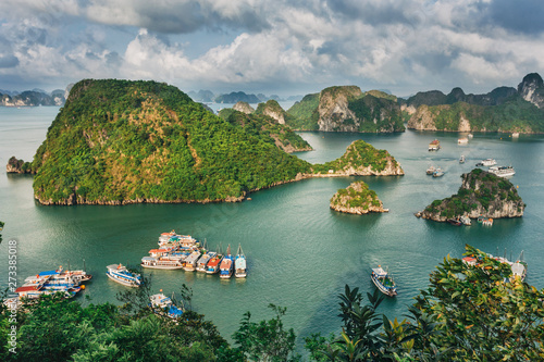 Картината върху платно Panorama of Ha long bay in Vietnam