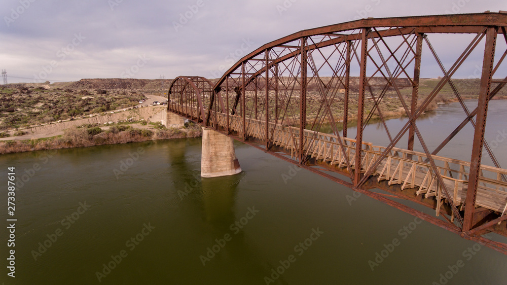 Fototapeta premium guffy bridge in idaho going over the river