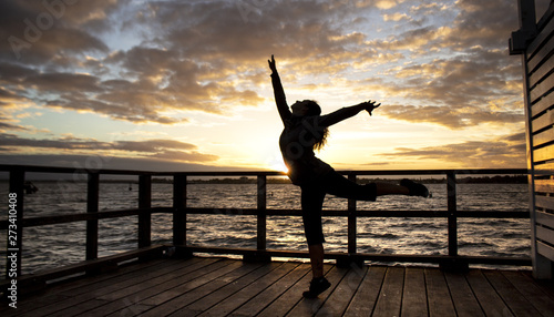 danceuse sunset