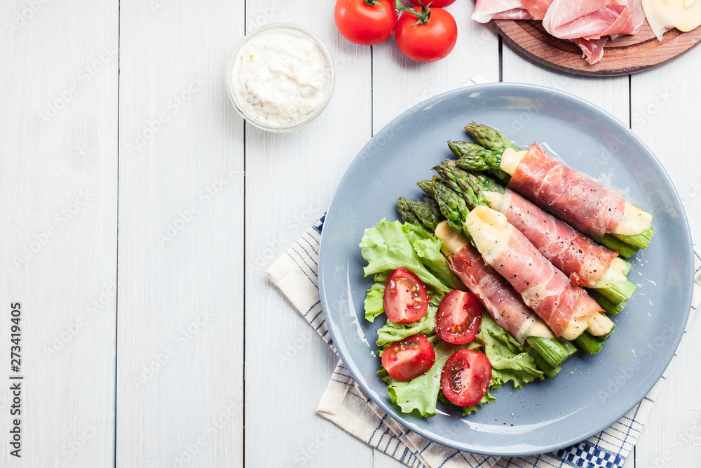 Baked prosciutto and cheese wrapped asparagus Baked prosciutto and cheese wrapped asparagus