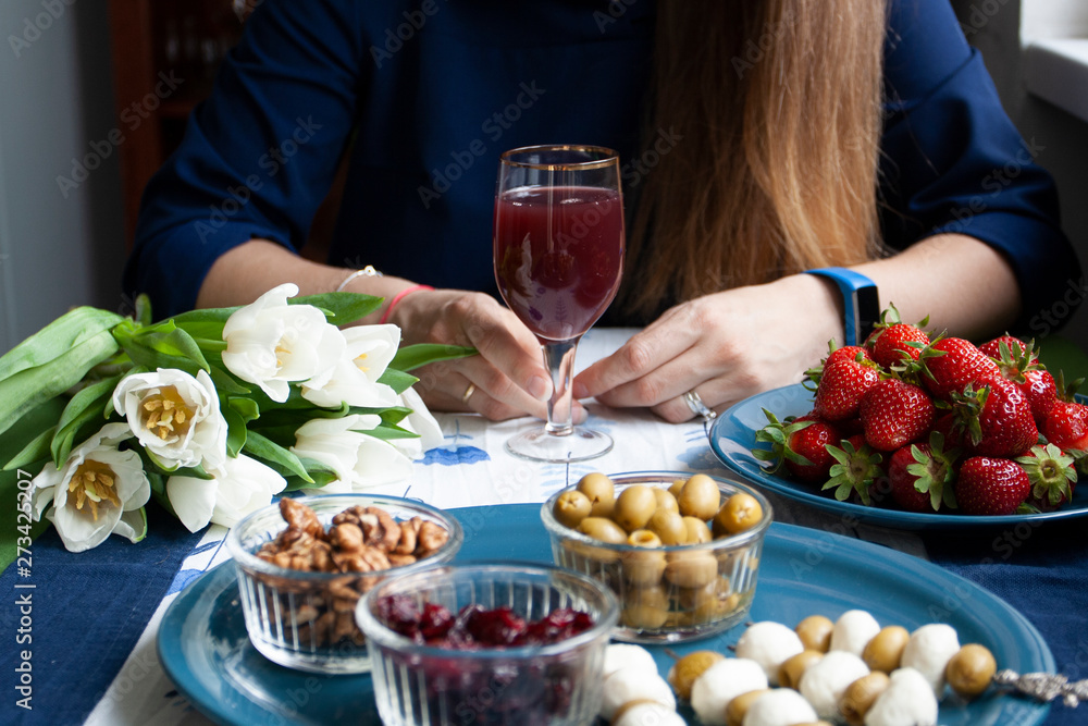 A gourmet break: strawberries, grape juice and various appetizers. A gourmet break: strawberries, grape juice and various appetizers.