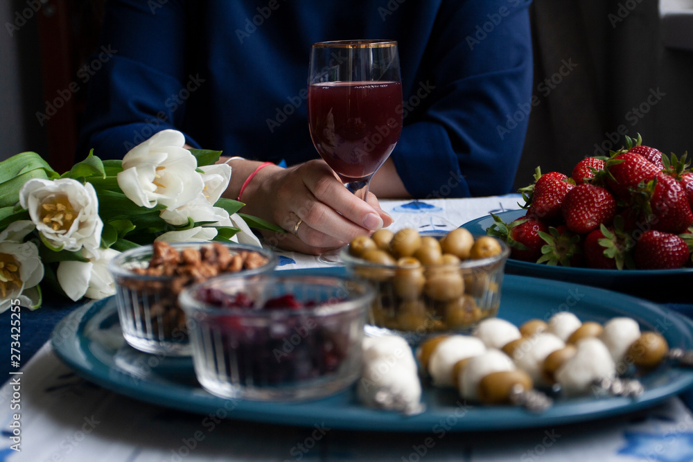 A gourmet break: strawberries, grape juice and various appetizers. A gourmet break: strawberries, grape juice and various appetizers.
