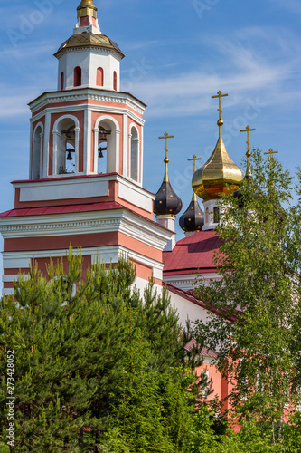 Foto The 18th century temple in honor of the Great Martyr George the Victorious in the village of Otyakovo