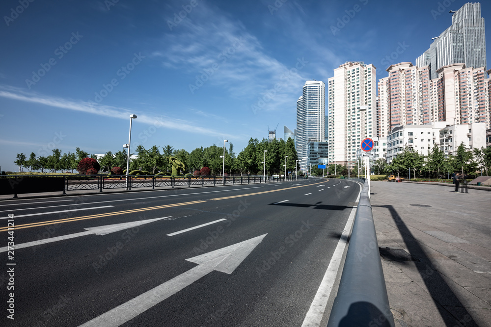 Naklejka premium Qingdao City Buildings and Roads, China