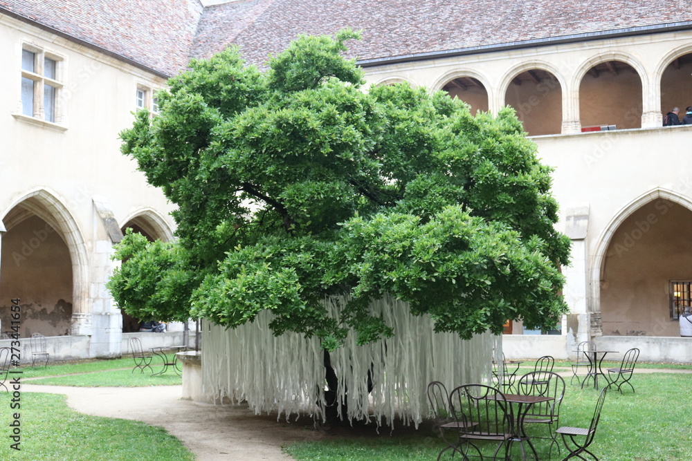 Naklejka premium Monastère Royal de Brou - Le Cloître - Ville de Bourg en Bresse - Département de l'Ain - France