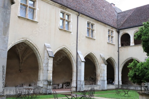 Fototapeta Naklejka Na Ścianę i Meble -  Monastère Royal de Brou - Le Cloître - Ville de Bourg en Bresse - Département de l'Ain - France