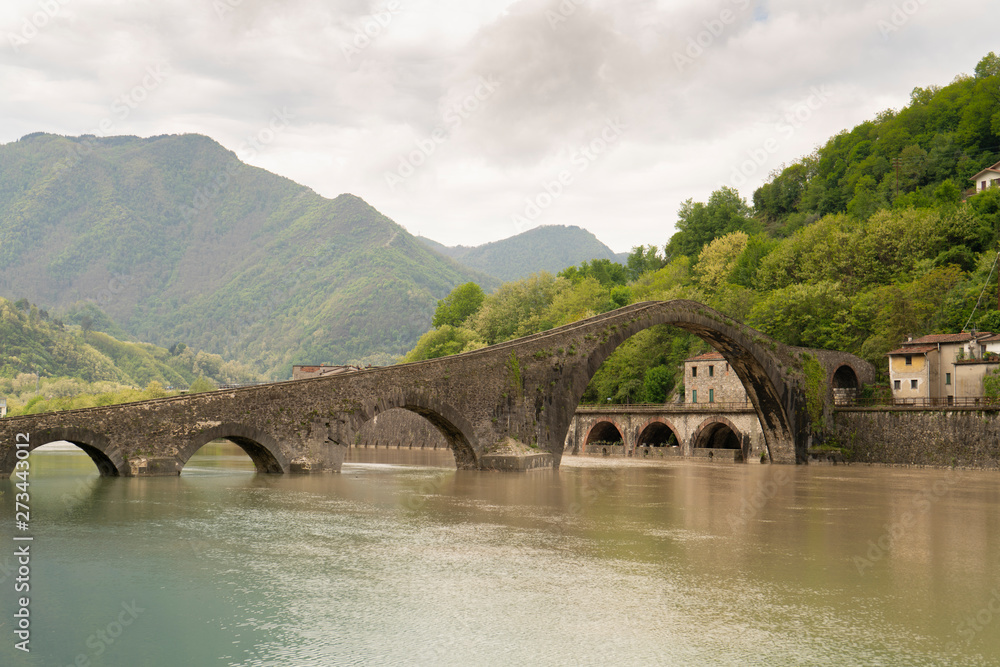 Fototapeta premium Italy mountain bridge
