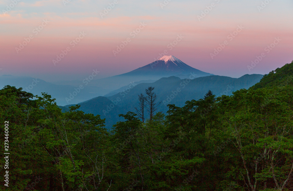 大月市大峠から夜明けの富士山