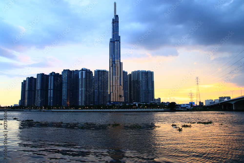 Obraz premium The tallest building in Vietnam is located on the Saigon River