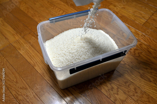 お米を密閉容器で新鮮保存