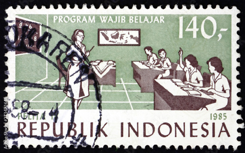 Postage stamp Indonesia 1985 compulsory education