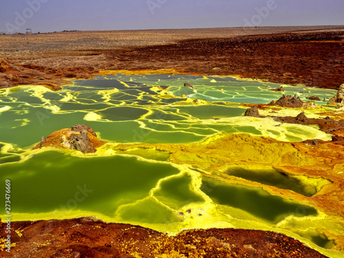 фотографія Danakil's depression dies incredibly bright colors that make salt crystals