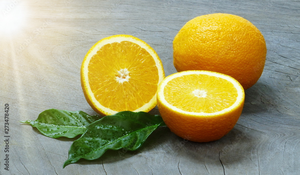 The sliced oranges and fruits are grouped into groups. The sliced oranges and fruits are grouped into groups.