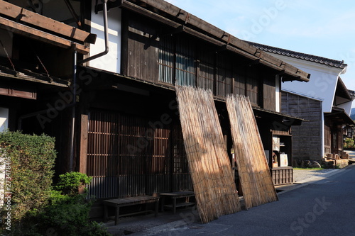 よしずを立てかけた日本の古い木造家屋 Stock Photo Adobe Stock よしずを立てかけた日本の古い木造家屋 Stock Photo Adobe Stock