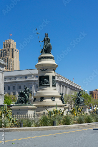 Tableau sur toile Day view of Pioneer Monument in San Francisco, California. USA