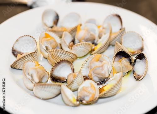 Steamed cockles dish
