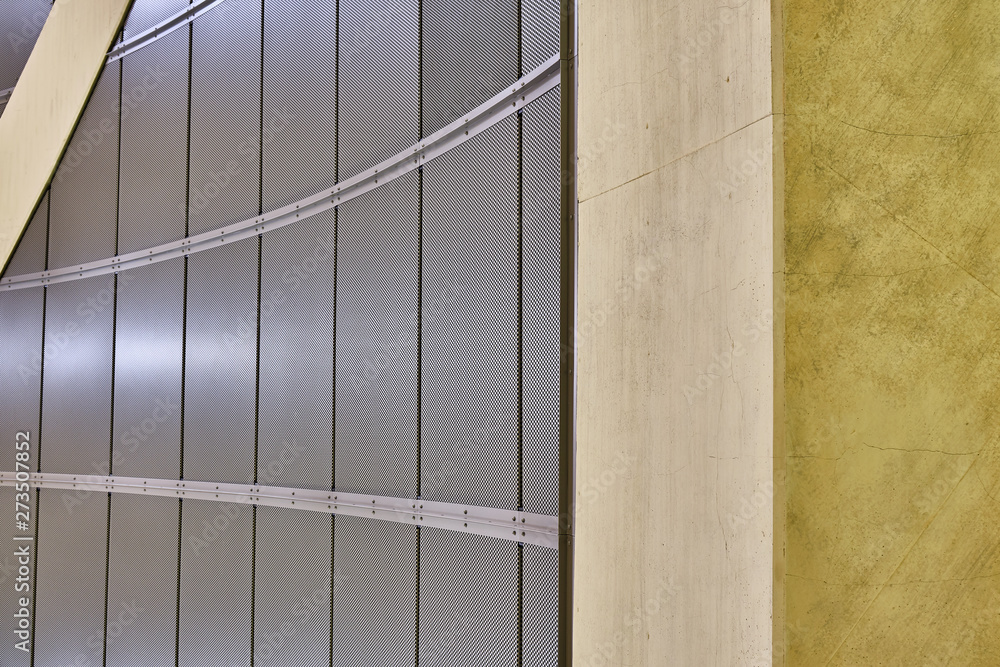 Obraz premium Geometrisch, Technik, Architektur, abstrakte Strukturen und formen, einer Dachkonstruktion in der U-Bahn. Nahaufnahme, Innenaufnahme U-Bahn.