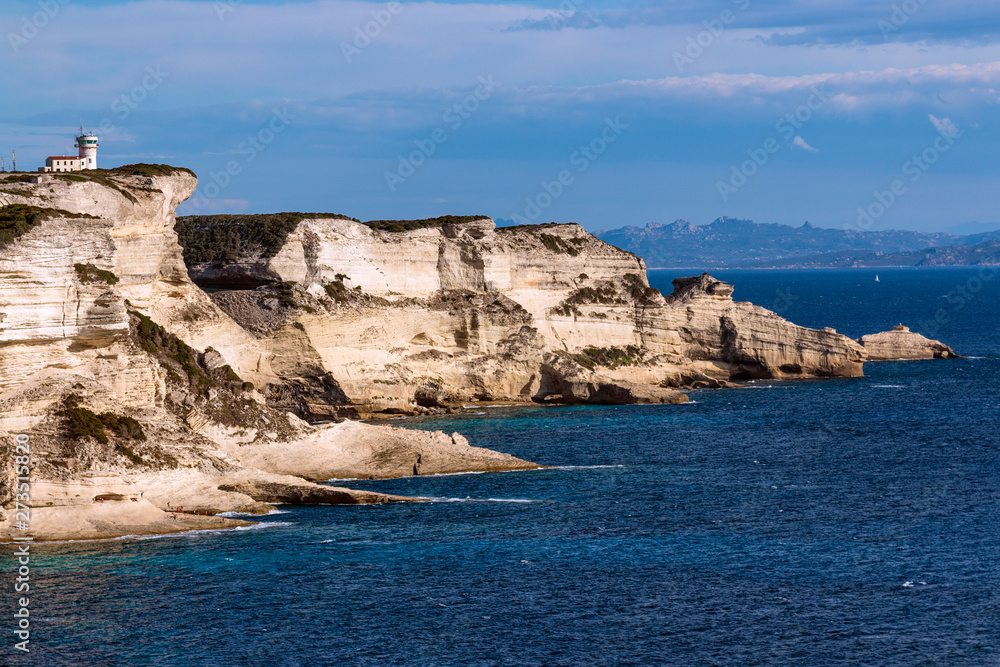 Kalkfelsen von Korsika mit Blick nach Sardinien