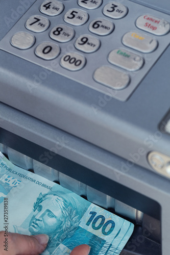 Bilde på lerret Brazilian money withdrawn from an ATM