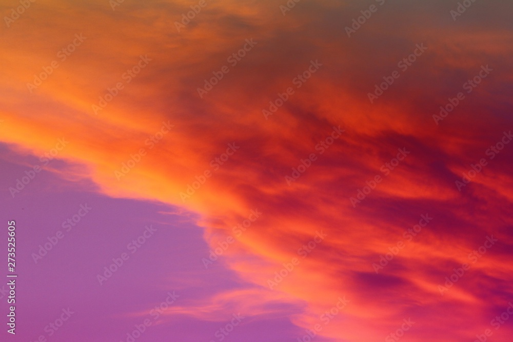 Obraz premium beautiful vivid heavy partially cloudy sky for using in design as background.