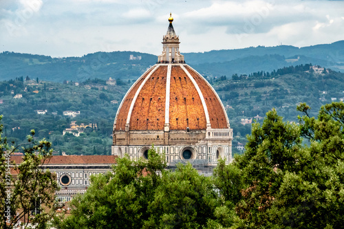 Canvas-taulu View of the Duomo, at the Florence Cathedral, as viewed from a nearby hillside