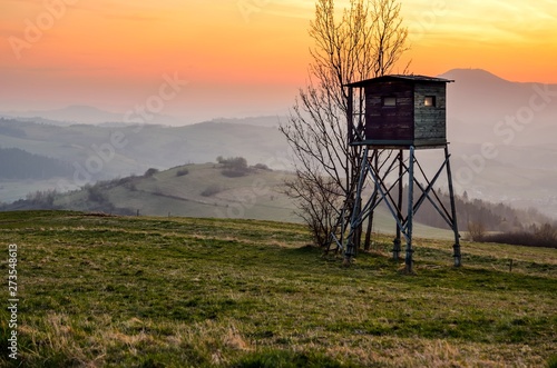 Obraz na płótnie Beautiful mountain colorful landscape. Hunting pulpit and the setting sun over the hills. w salonie
