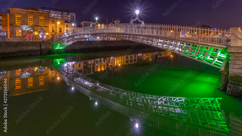 The Ha'Penny Bridge Dublin by night