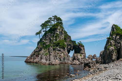 【岩手県久慈市】つりがね洞は久慈海岸を代表する奇岩
