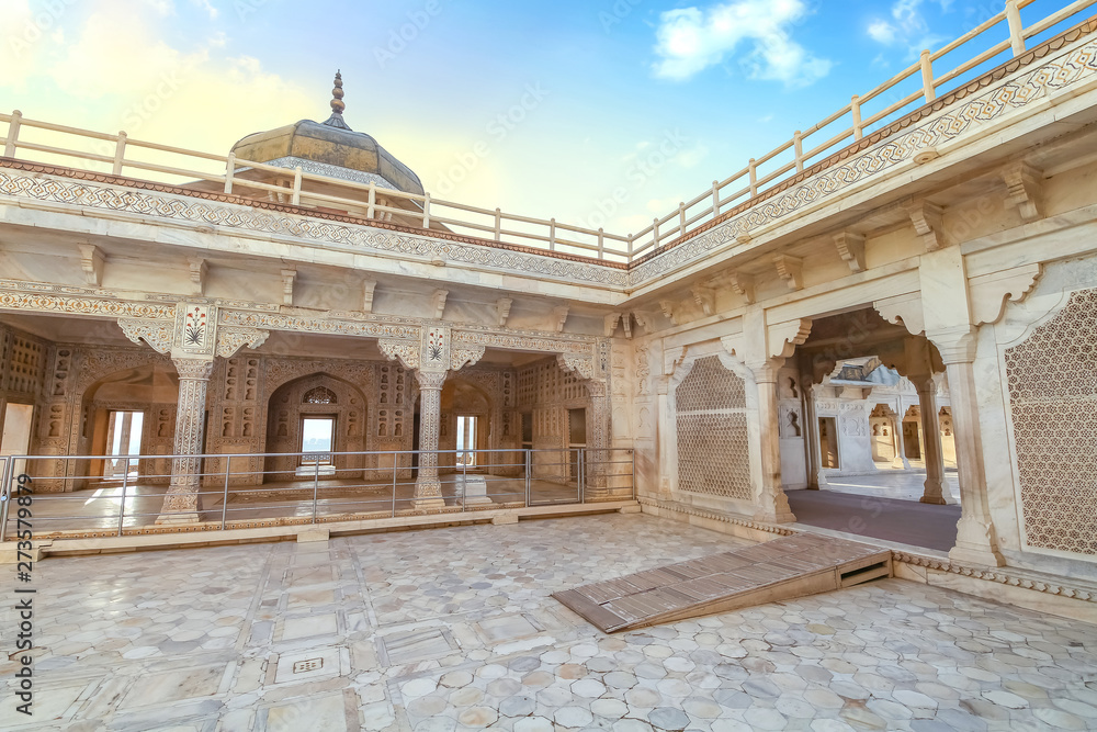 Obraz premium Agra Fort white marble royal palace known as the Musamman Burj at sunrise. Agra Fort is a medieval fort known as a classic mughal Indian architecture masterpiece. 