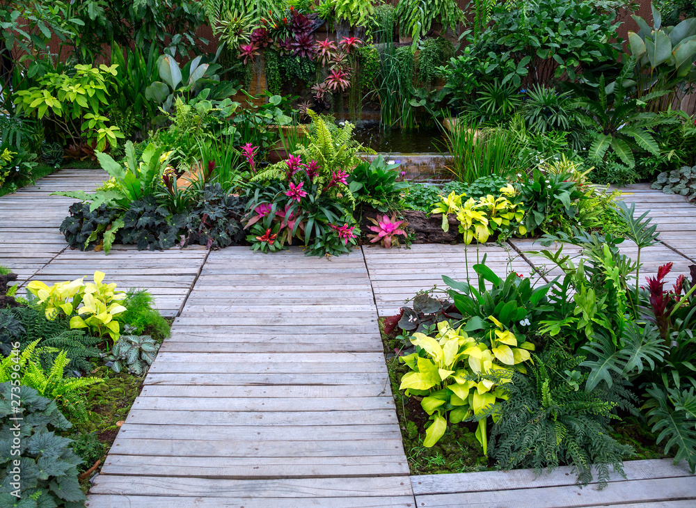 Obraz premium Vertical landscaping in the park.