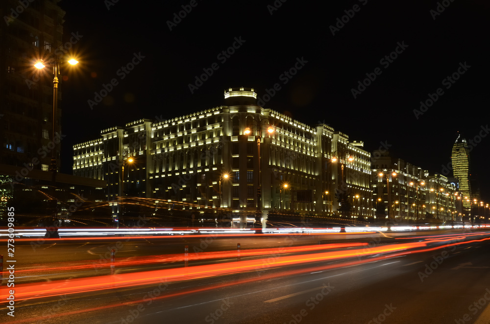 Obraz premium Heydar Aliyev Avenue in the evening.Baku,Azerbaijan