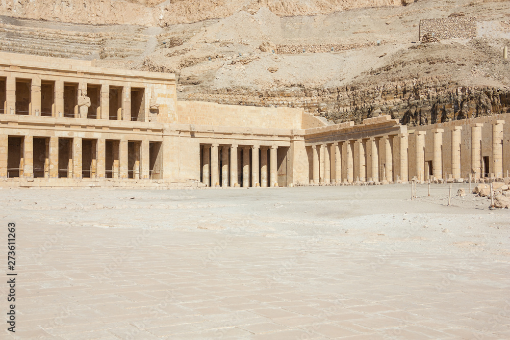 Fototapeta premium Side view of the Temple of Hatshepsut in the vicinity of Luxor