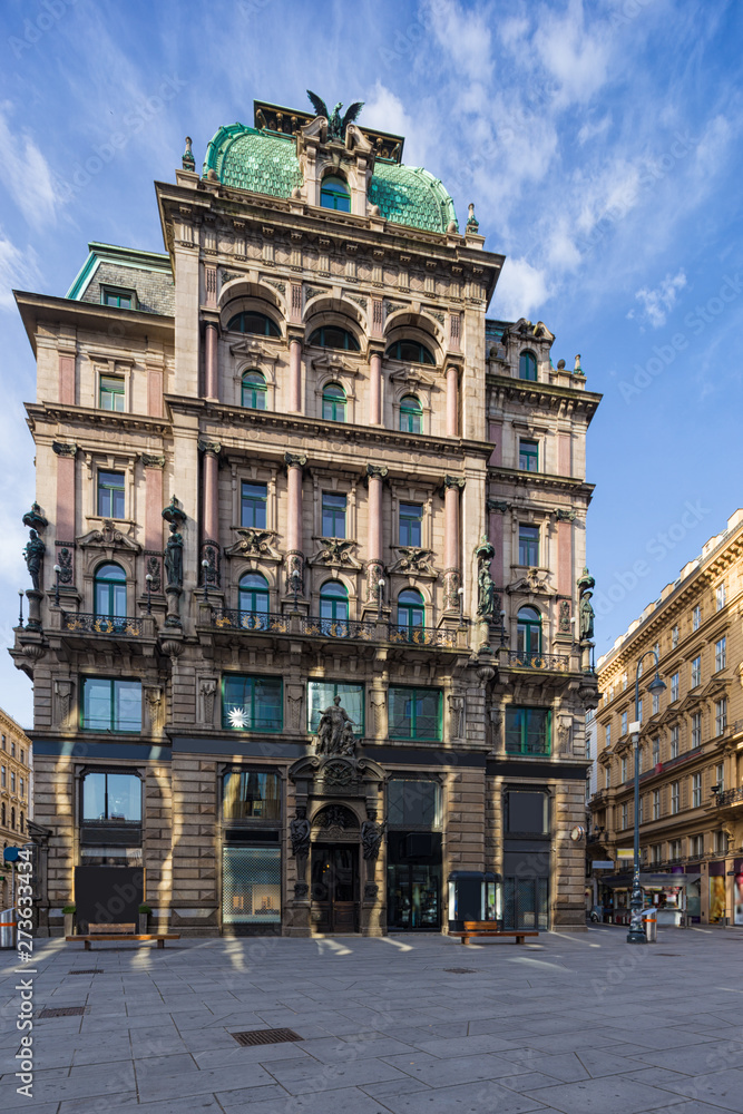 Fototapeta premium Graben Street in Vienna with beautiful mansions, Austria, morning view.