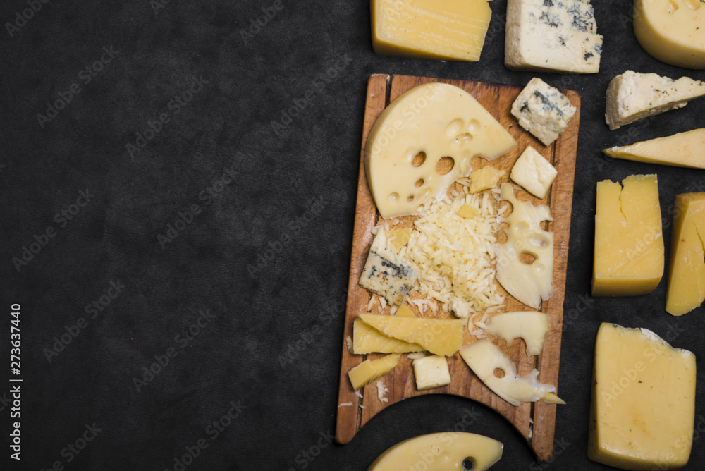 Obraz premium Different type of cheese on black background