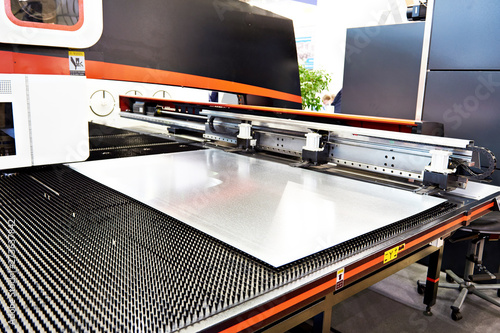 Coordinate turret punch press