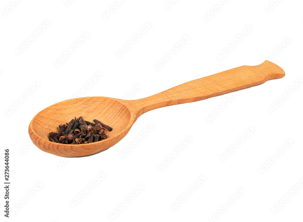 Dry cloves in spoon