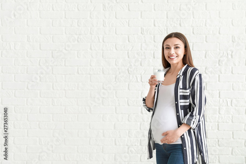 Beautiful pregnant woman wi...