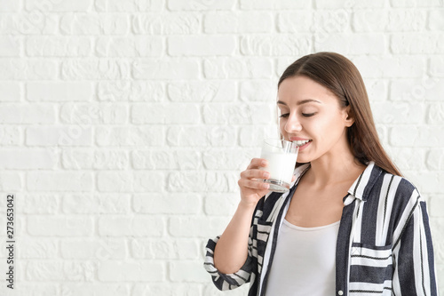Beautiful woman drinking ta...