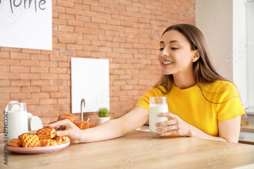 Beautiful woman drinking ta...