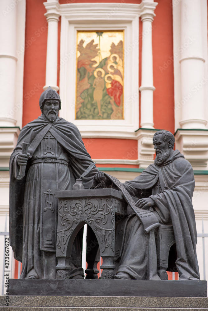 Naklejka premium monument of Greek enlightenment in Moscow