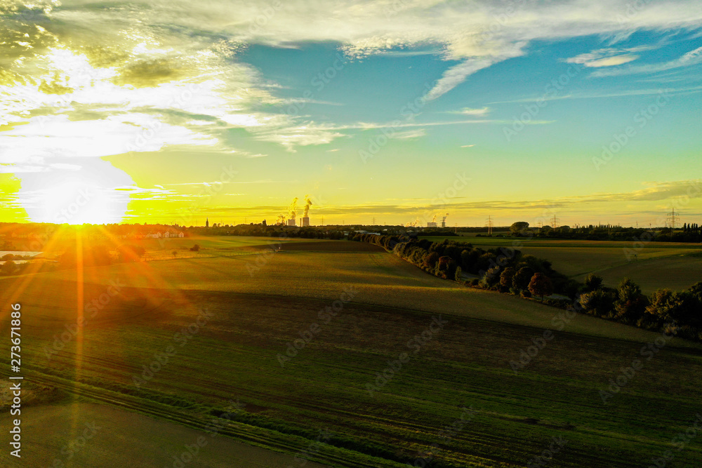 Fototapeta premium Abendblick in Richtung Kraftwerk