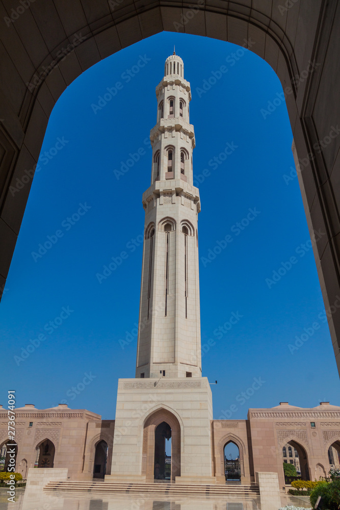 Fototapeta premium Minaret of Sultan Qaboos Grand Mosque in Muscat, Oman