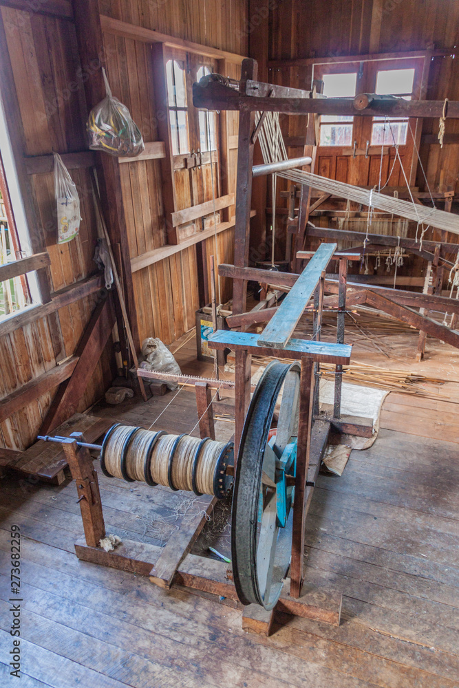 Fototapeta premium INLE, MYANMAR - NOVEMBER 28, 2016: Interior of a weaving workshop Inn Paw Khone village at Inle lake, Myanmar