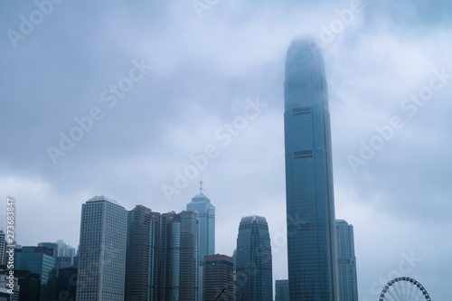 香港 中環 高層ビル群 曇天
