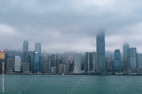 香港 ビクトリアハーバー 曇天 © 健太 上田