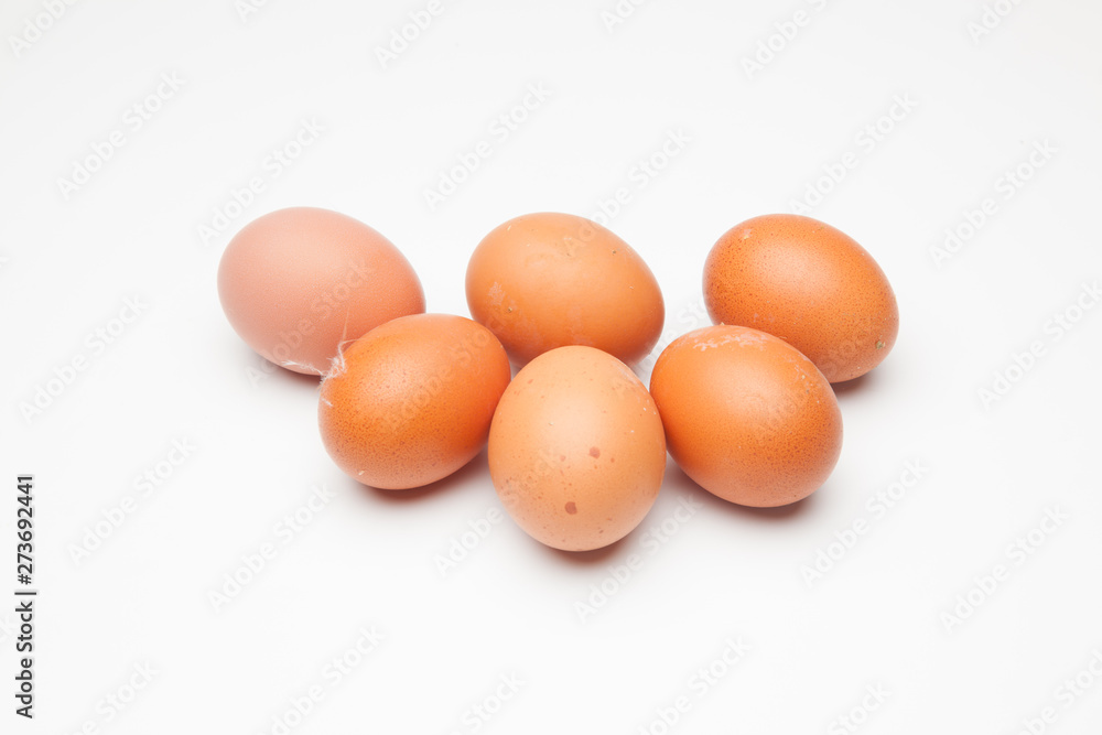 Media docena de huevos frescos de gallina, preparados para ser cocinados de mil maneras distintas. Media docena de huevos frescos de gallina, preparados para ser cocinados de mil maneras distintas.