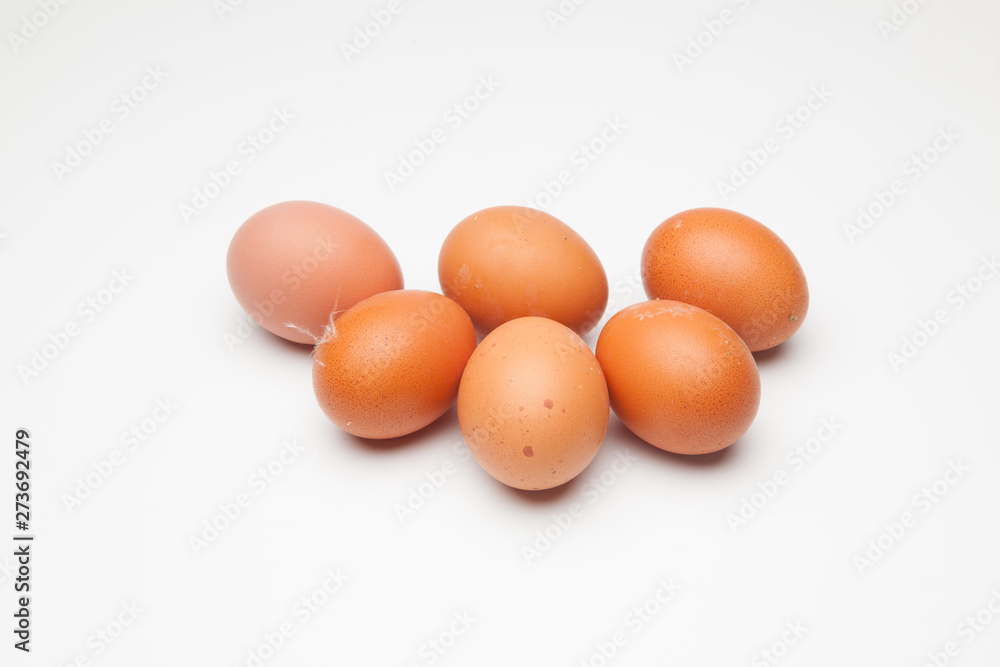 Media docena de huevos frescos de gallina, preparados para ser cocinados de mil maneras distintas. Media docena de huevos frescos de gallina, preparados para ser cocinados de mil maneras distintas.